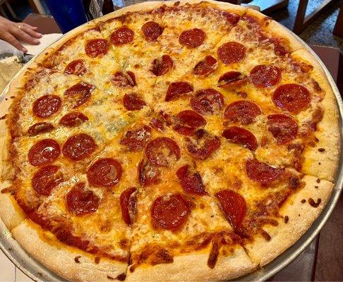 5 cheese pizza with pepperoni