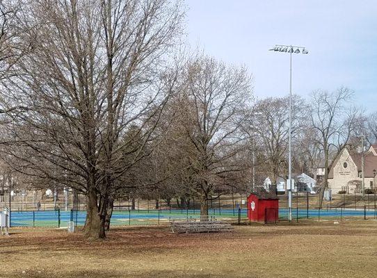 lots of tennis courts