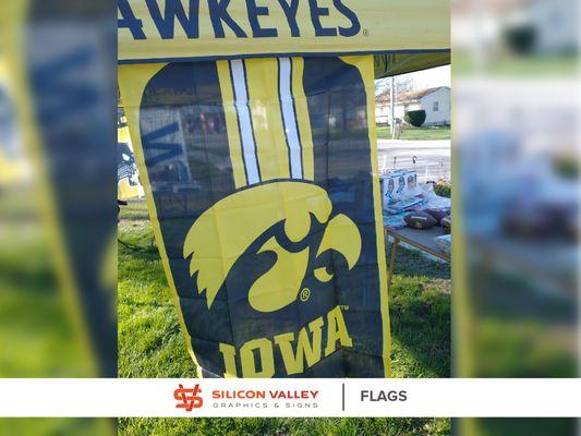 Utilize personalized cloth or vinyl flags to stand out on a crowded street or at an event.