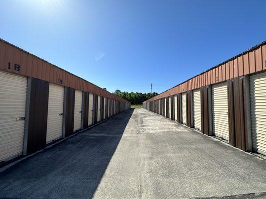 5x5 and 5x10 storage units with roll up doors