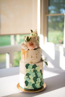 Beautiful vegan wedding cake by Hanami Cake Design