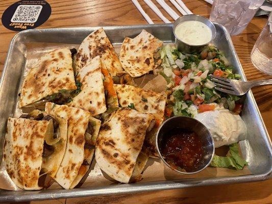 Fajita quesadillas with a crema sauce