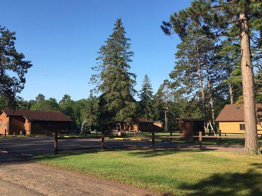 The view from the parking lot of the four cabins to the right of the lodge.