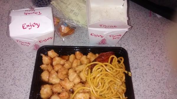 Honey chicken , lo mein , rice and 1 teriyaki wing. Can you say yum ?