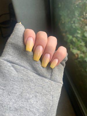 ombré yellow manicure :)