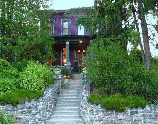 Amethyst Inn Bed and Breakfast.  Luxury vacations in Lancaster, PA