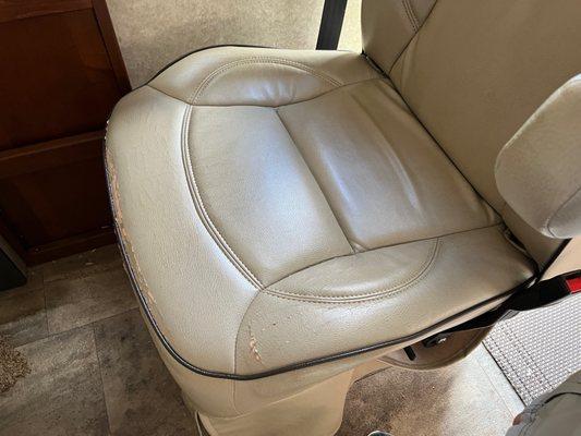 this is a captains chair in my rv.  I reduced the file size, hopefully yu can see the damage.
 this is for the quote for ltownpls@gmail.com