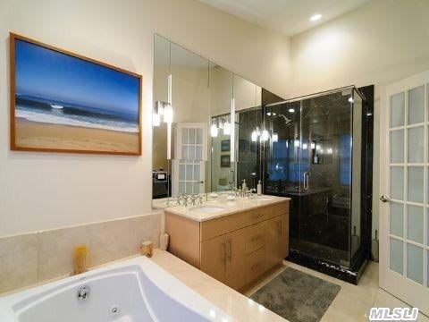 Huge Master Bath with Walk in shower and tub - The Preserve Woodbury