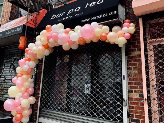 Organic balloon garlands and arches are super fun!