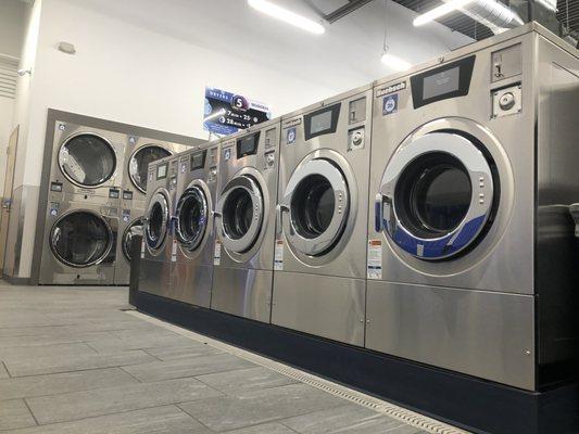 Clean Laundry laundromat washers and dryers in Independence, MO