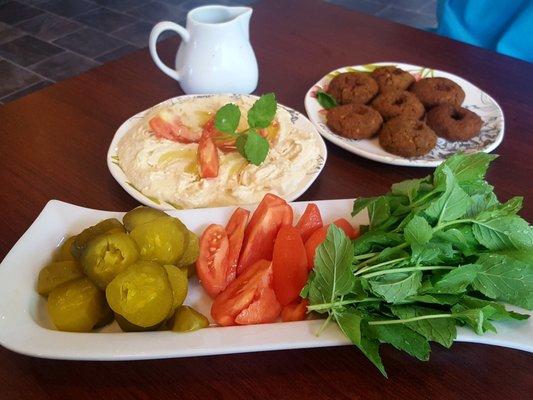 Humus and falafel appetizers