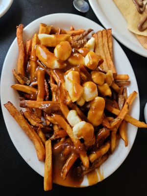 Classic poutine