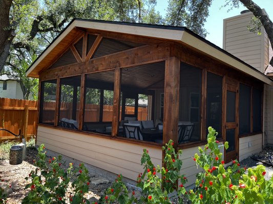 Exterior screened patio