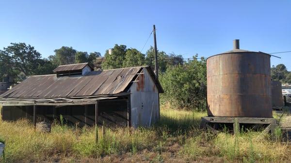 Still the pump house.