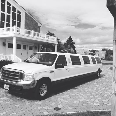 Wedding or a night out on the town, ACExpress Limo Co. can handle it all at a reasonable price.
 Please call now to book your event!