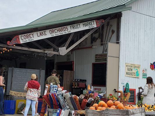 Market entrance...