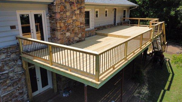 Wood deck with aluminum balusters.