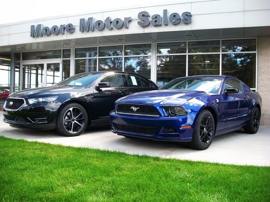 Store front with Ford vehicles.