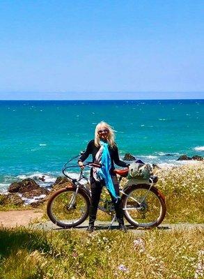 Miryam the great adventurer with her custom Pedego at the beach.