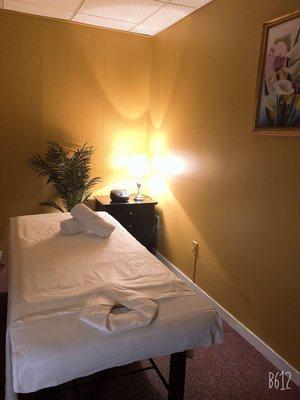 Golden Spa & Massage Open Daily 9:am to 10pm  603 Broad St,#B. Bennettsville, SC 29512 Tel:(843) 456-5000 Private massage rooms, clean, quit