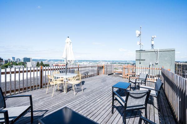 Rooftop deck with full Fiber internet Wi-Fi service.  Great place to work in the summer. Furnished with desk furniture.