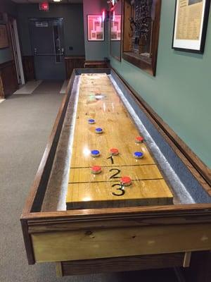 Lounge shuffleboard table