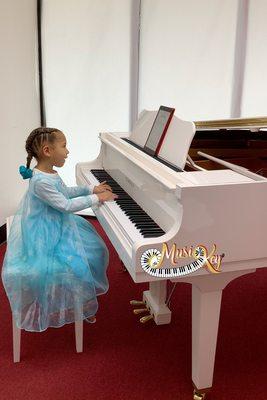 Private Piano & Singing lessons for 3 years old to adults. 
 Parent-child group lesson, learn together with your child Piano & Singing.