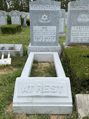 Single stone an open bed at rest scroll