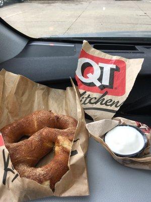 Apple pretzel with ice cream dip!!