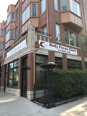 Dr. Li's cosmetic practice  is  " Body  Focus clinic ".