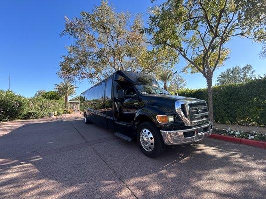 38 passengers executive bus