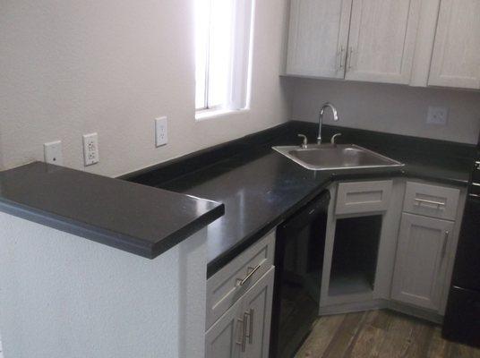 Apartment Kitchen Countertops Before pic.