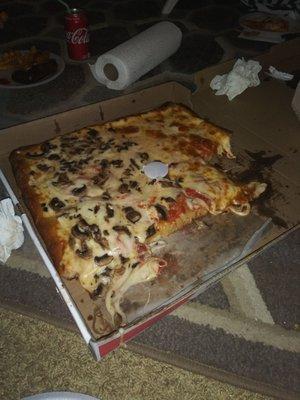 16 slice Sicilian pie with extra cheese and 1/2 mushrooms!!!