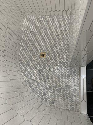 Mosaic floor tile