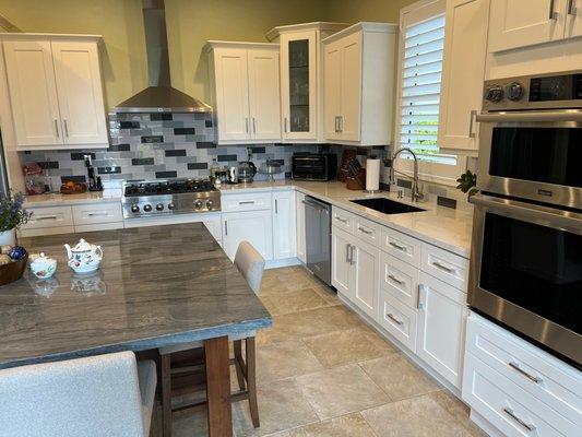 White Shaker kitchen installed by Kitchen Emporium