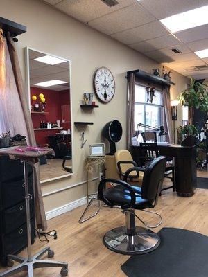 Beautiful salon Great ladies!