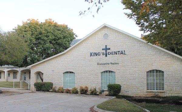 King's Dental is conveniently located in the heart of Grapevine.