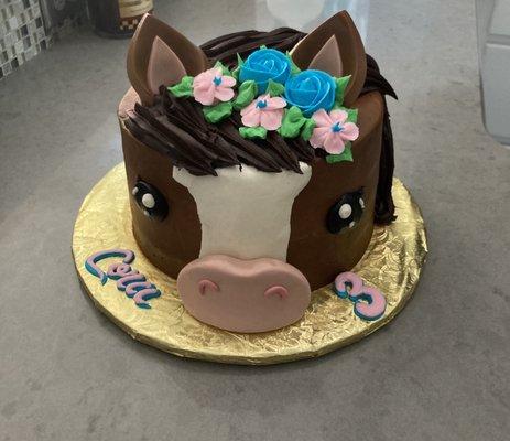 Horse cake with marble and Bavarian cream filling