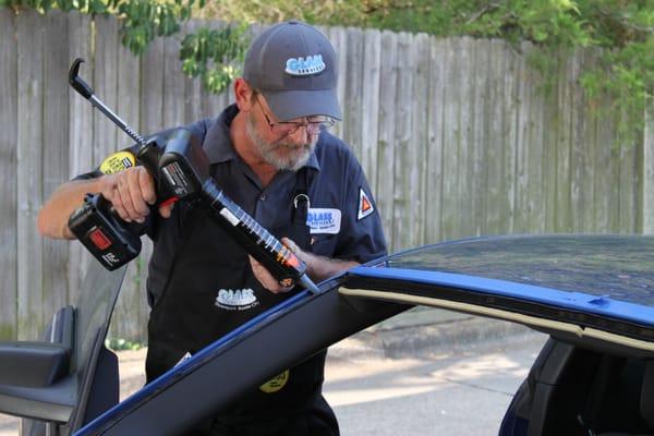 Mobile windshield installation