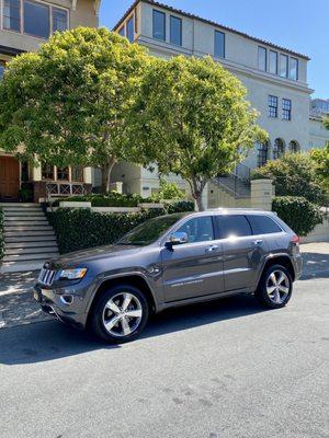 2015 Jeep Grand Cherokee looks like new!