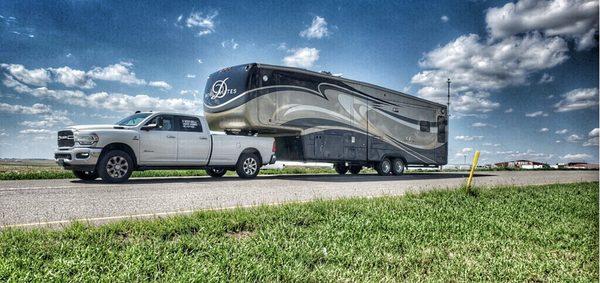 We transport 5th Wheels, Gooseneck and Bumper Pull travel trailers coast to coast!