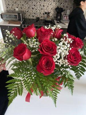 One dozen red roses