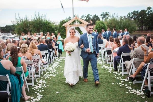 Charlotte wedding photographer, Erin Kranz Photography, captures wedding at the Peninsula Yacht Club