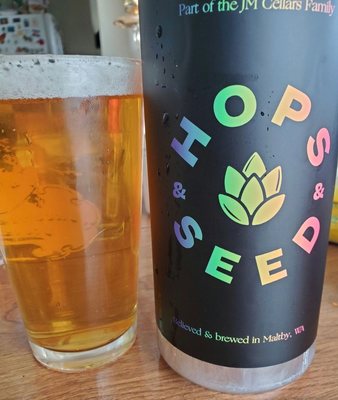 Enjoying at home the Helles Lager by Hops and Seed!