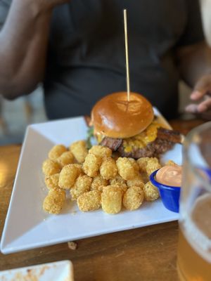 UTOG BURGER with crispy tots