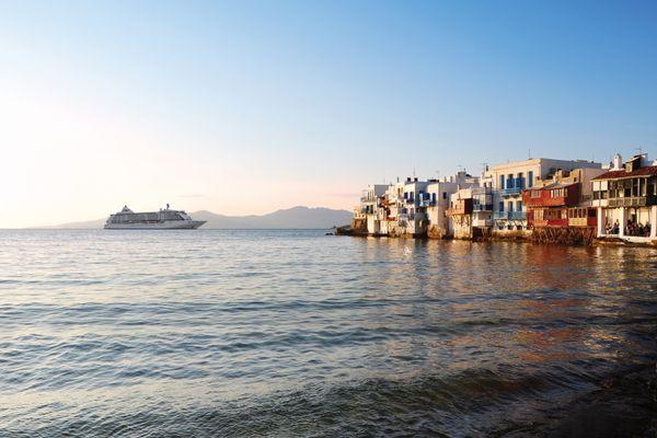 Regent Seven Seas Voyager in Mykonos