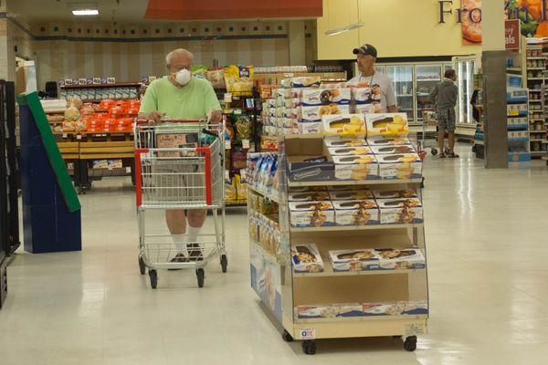 Shopper with mask