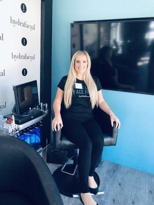 Ashley is  HydraFacial Expert that works at the Life Spa as an Esthetician