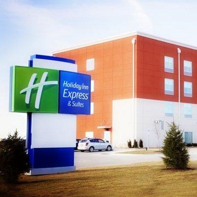 Holiday Inn Express & Suites Sterling 2.8 miles to the east of Sterling Dental