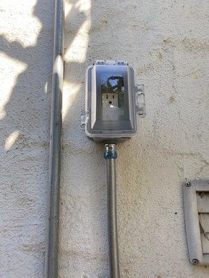 Outdoor outlet w/ cover